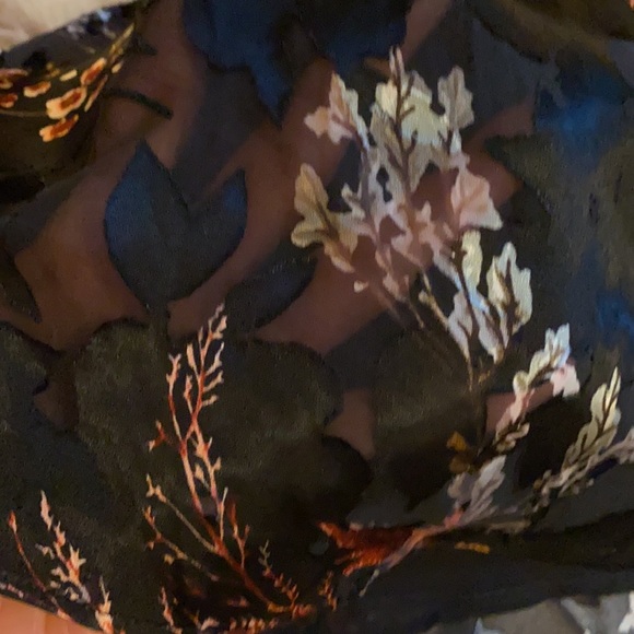 Gorgeous WHBM Off Shoulder Top - Picture 6 of 6